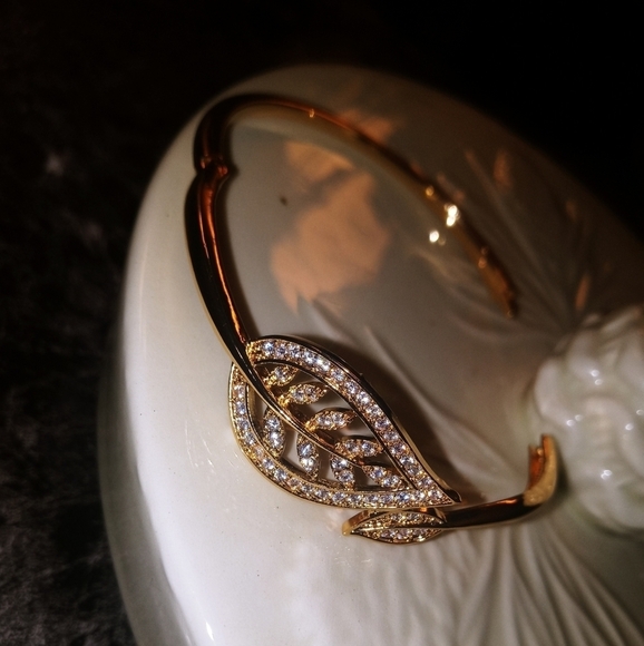 Bracelet goldplated bracelet diamonds simulated NWT - Picture 3 of 4